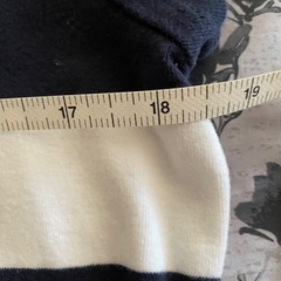 Tommy Hilfiger Women's Cotton Short-sleeve Stripe V-neck Top - Picture 4 of 7